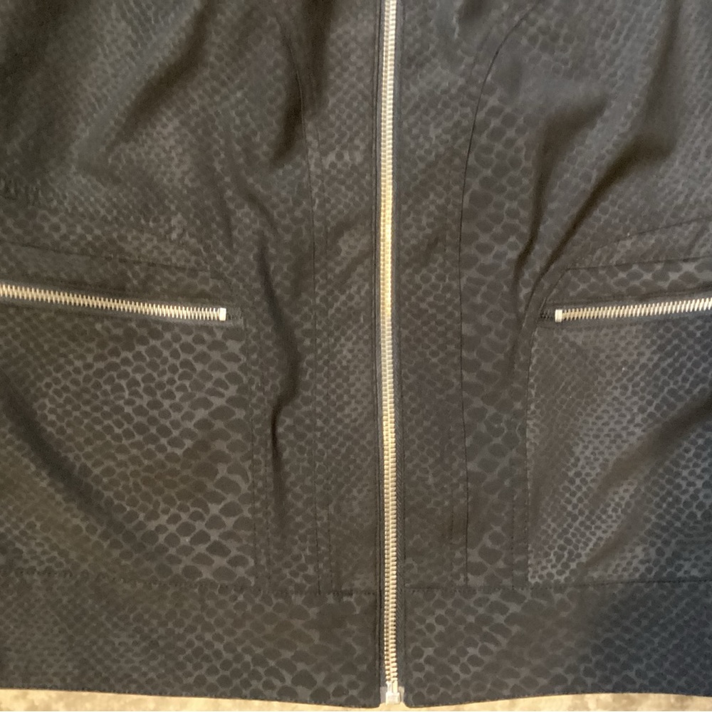 Chicos unlined Zenergy jacket in black size 1 - Picture 7 of 8
